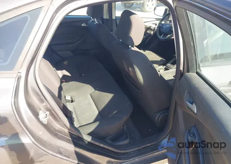 2015 Ford Focus Se z USA, uszkodzony, nr VIN 1FADP3F28FL230471